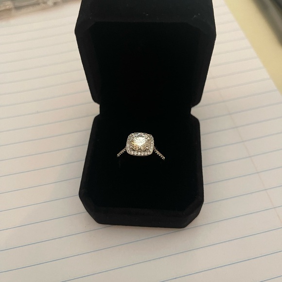 Jewelry - Brand new 2 carat Moissanite Sterling silver ring Size 7